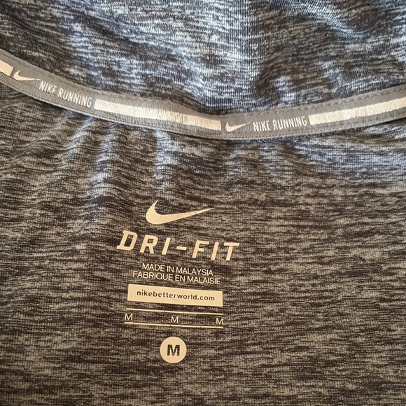 Gently Loved Women’s Gray Quarter-Zip Long Sleeve Top by NIKE Running - Picture 3 of 9